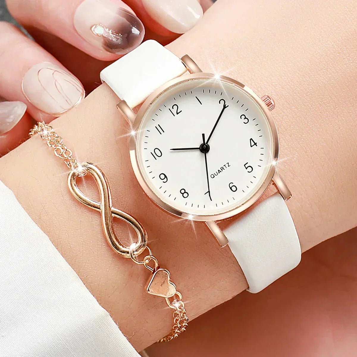Leather strap watch + Gift Belleza & Glamour 